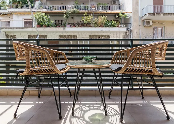 Bright And Spacious 2-Bedrooms Apartment In Athens