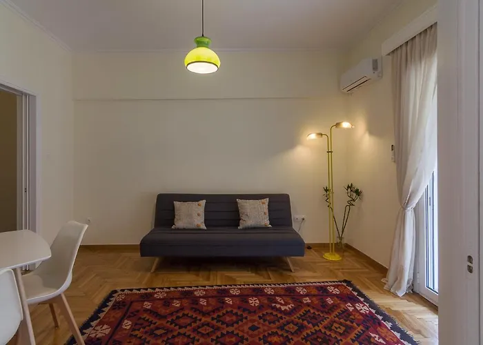 Bright And Spacious 2-Bedrooms Apartment In Athens