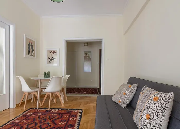 Bright And Spacious 2-Bedrooms Apartment In Athens